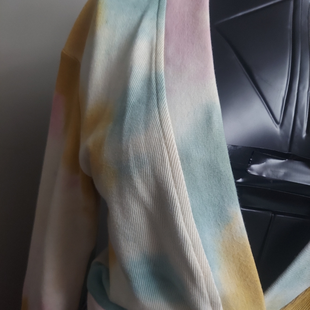 Curren Air Twist Front Tie-Dye V-Neck Top - Picture 4 of 7
